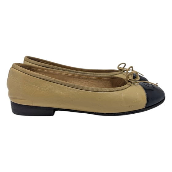 Chanel ballet flats in beige and black, size 36