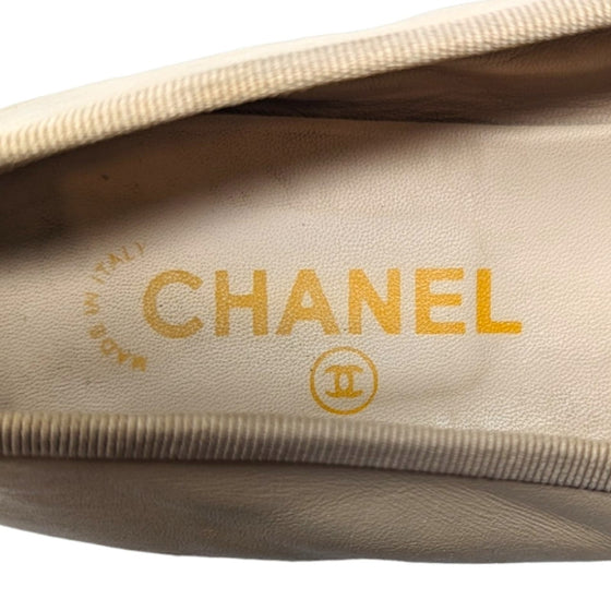 CHANEL ballet flats in beige and black, size 40.5
