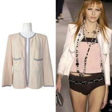  Vintage Chanel 2003 collarless lady jacket in cream, size FR46