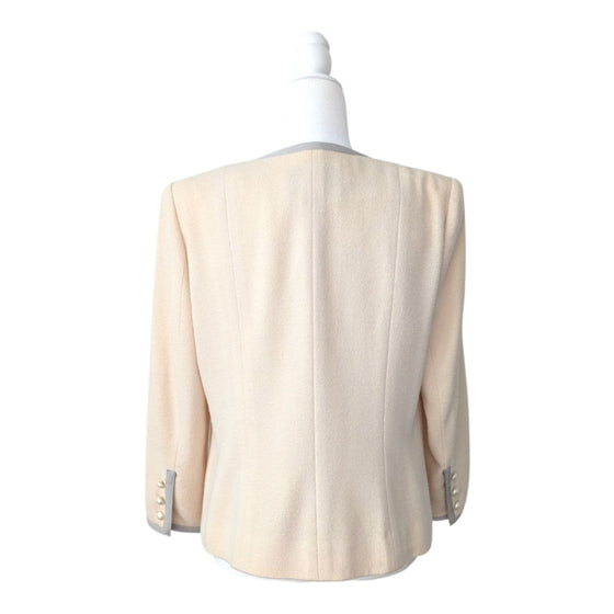 Vintage Chanel 2003 collarless lady jacket in cream, size FR46