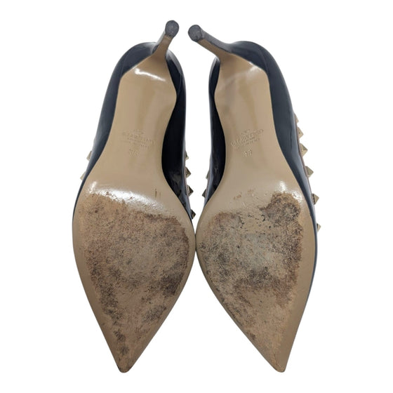 Valentino Rockstud pumps in black patent and blush, size 38