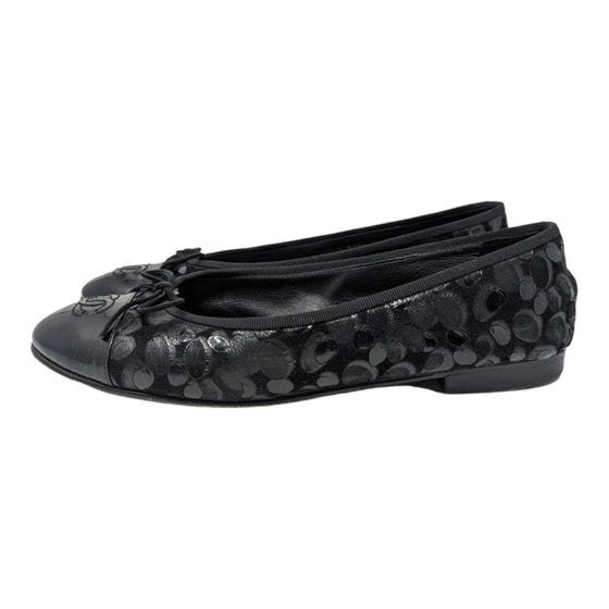CHANEL ballet flats in black suede and patent. size 40.5